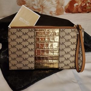 Michael kors wristlet/wallet